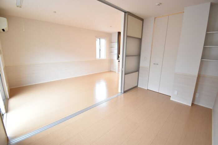 物件内観写真8　(洋室４．９帖～ＬＤＫ１１．８帖)