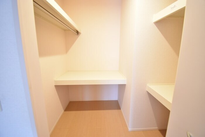 物件内観写真12　(ウォークインクローゼット)