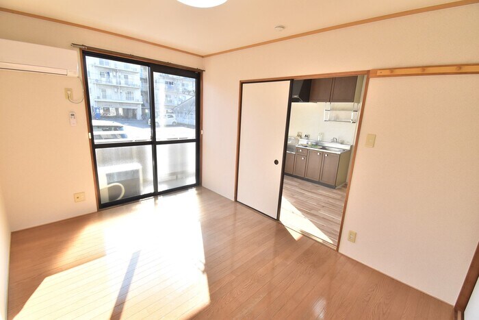 物件内観写真7　(洋室６帖)