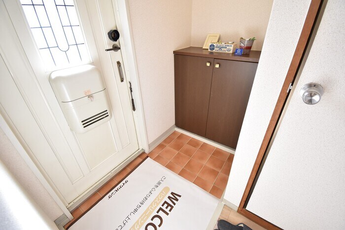 物件内観写真13　(玄関・シューズボックス（カウンタータイプ）)