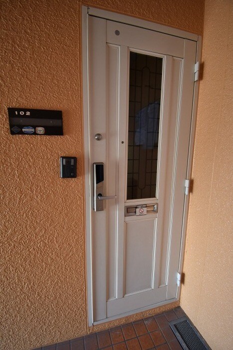 物件外観写真2　(玄関外)