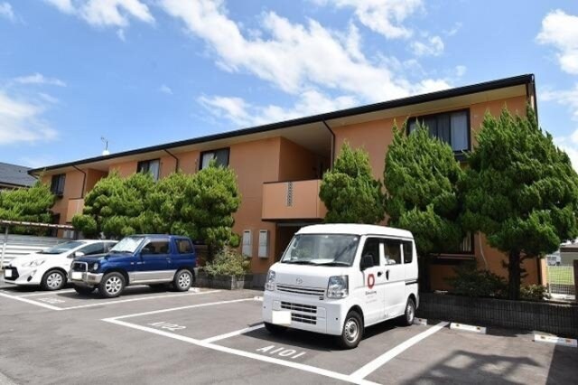 物件外観写真3　(駐車場)