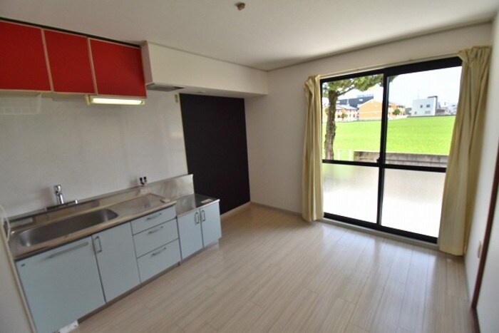 物件内観写真10　(ＬＤＫ１２．７帖)