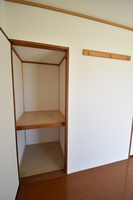 物件内観写真11　(物入)