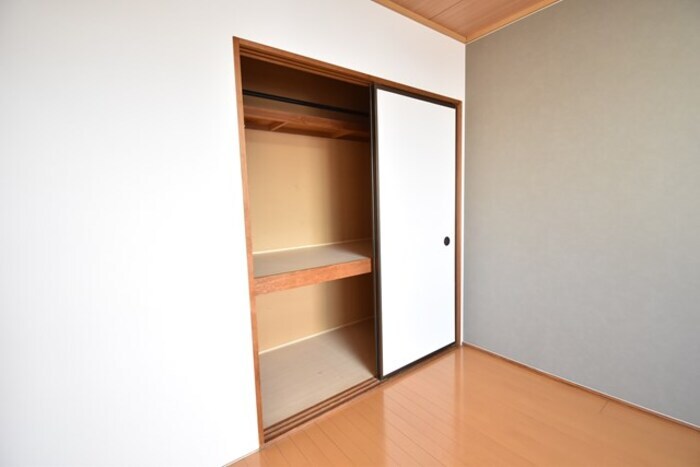 物件内観写真12　(クローゼット（北洋室６帖）)