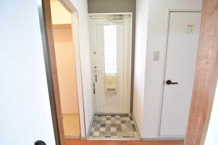 物件内観写真13　(玄関)