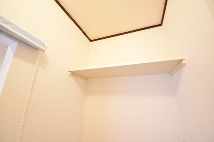 物件内観写真12　(収納棚（室内洗濯機置場）)