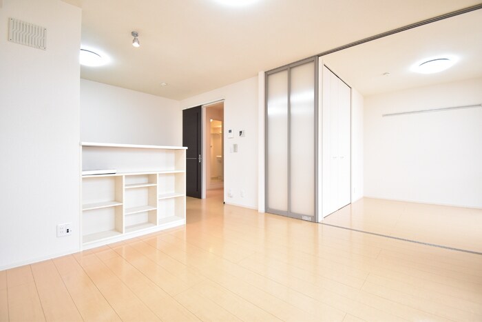 物件内観写真3　(LDK１２帖～洋室４．５帖)