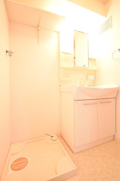 物件内観写真7　(洗髪洗面化粧台・室内洗濯機置場)