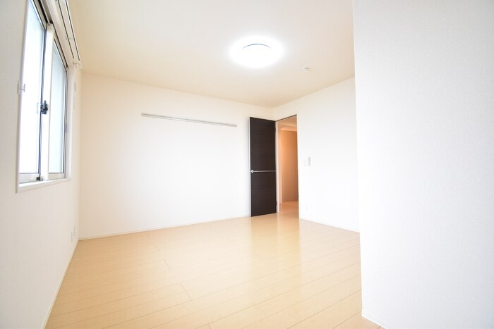 物件内観写真8　(洋室８．５帖)