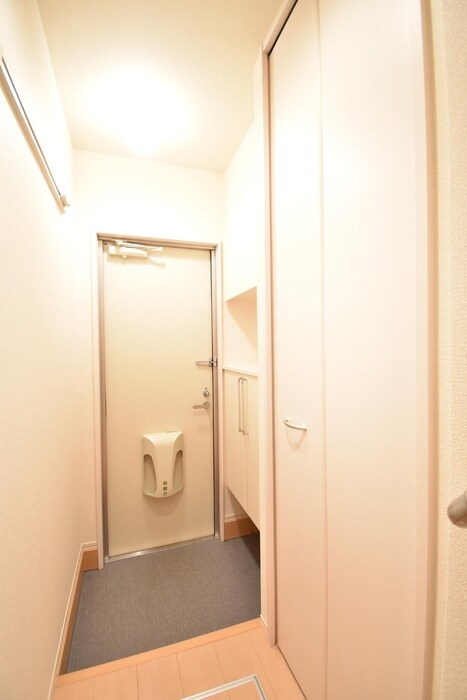 物件内観写真12　(玄関)