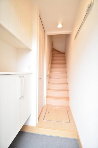 物件内観写真13　(玄関)