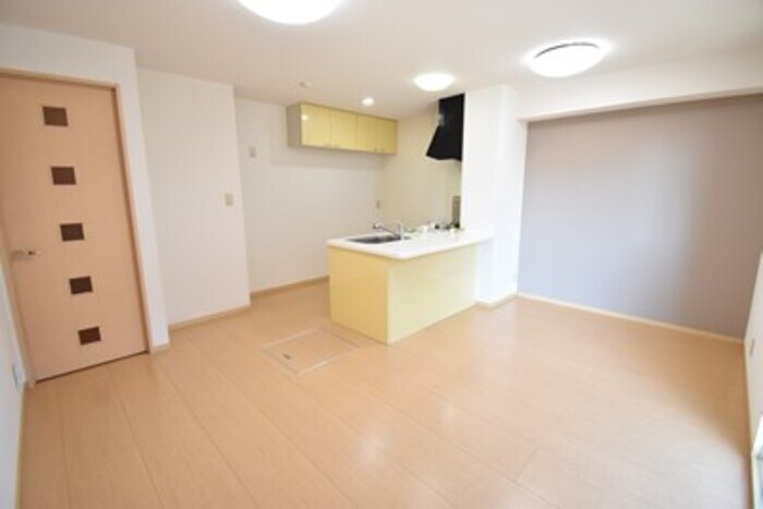 物件内観写真3　(ＬＤＫ１２帖)