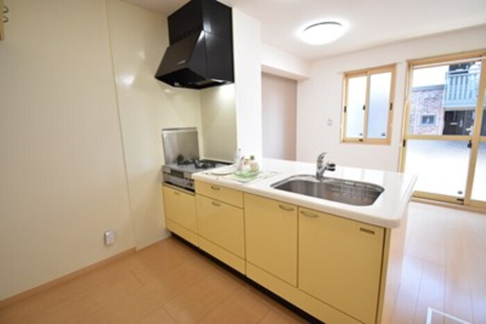 物件内観写真4　(対面キッチン)