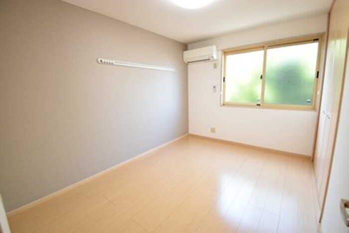 物件内観写真8　(北西洋室６帖)