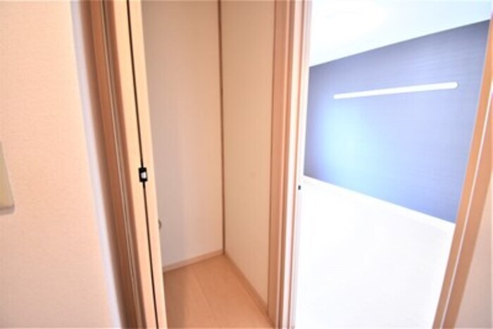 物件内観写真14　(物入)