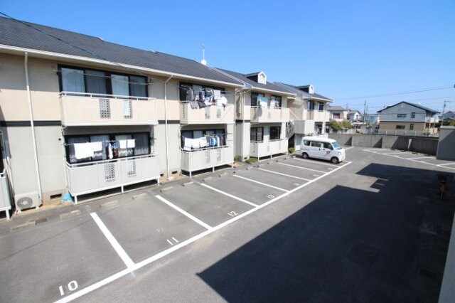 物件外観写真3　(駐車場)