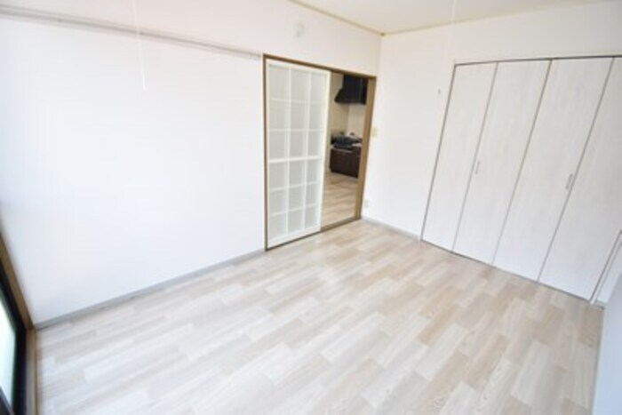 物件内観写真11　(南洋室６帖)