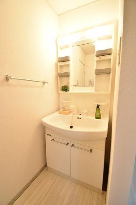 物件内観写真4　(洗髪洗面化粧台)