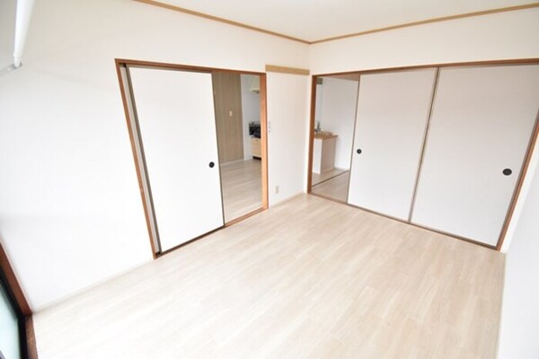 洋室(南洋室６帖)