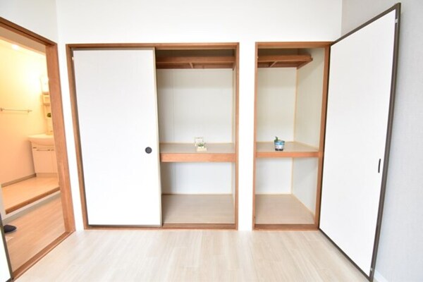 洋室(物入（北洋室）)