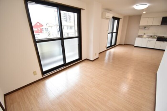 物件内観写真3　(ＬＤＫ１５帖)