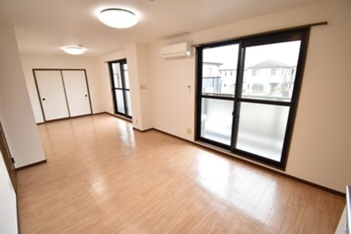 物件内観写真7　(ＬＤＫ１５帖)