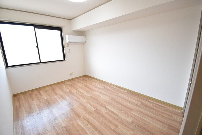 物件内観写真12　(北東洋室５．７帖)