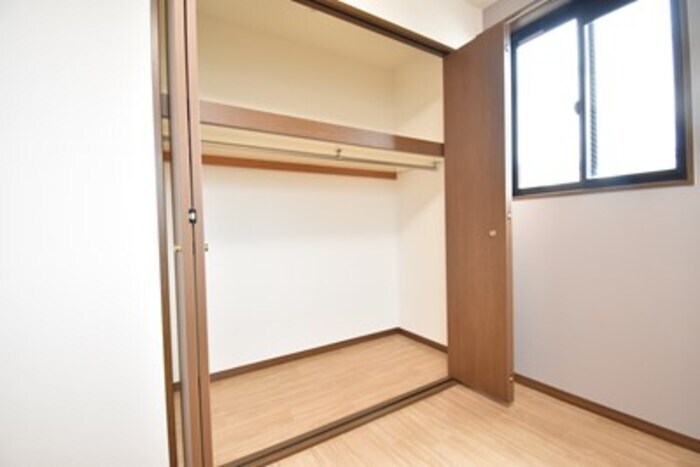 物件内観写真17　(北西洋室クローゼット)