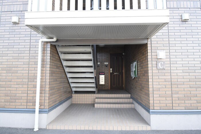 物件外観写真2　(エントランス)