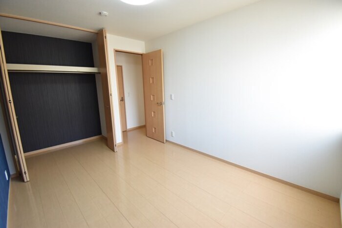 物件内観写真9　(洋室６帖（北）)