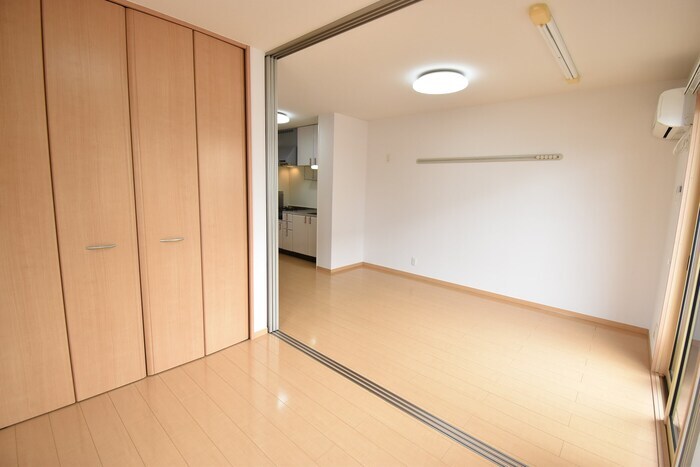 物件内観写真8　(洋室３帖～ＬＤＫ９．５帖)