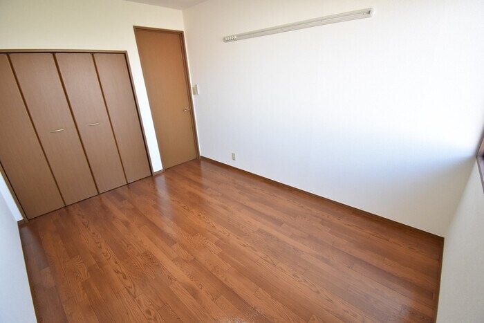 物件内観写真10　(洋室6帖)