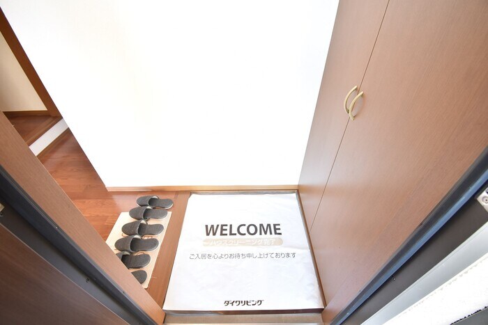 物件内観写真17　(玄関)