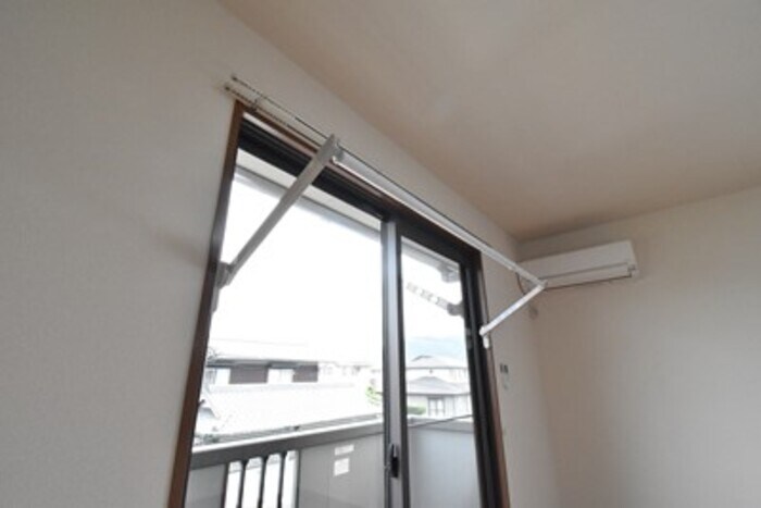 物件内観写真27　(室内物干し)