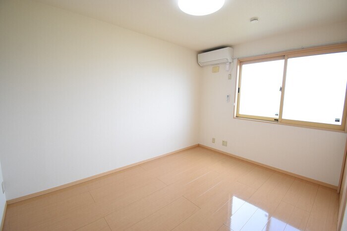 物件内観写真7　(北西洋室６帖)