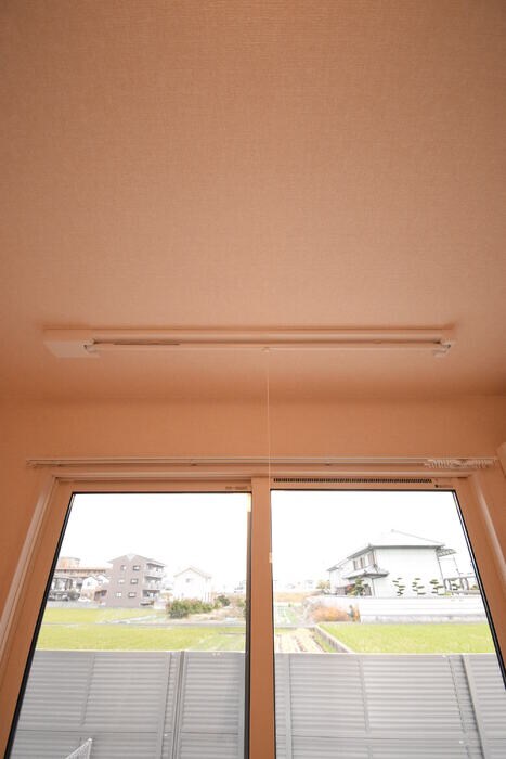 物件内観写真14　(室内物干し)