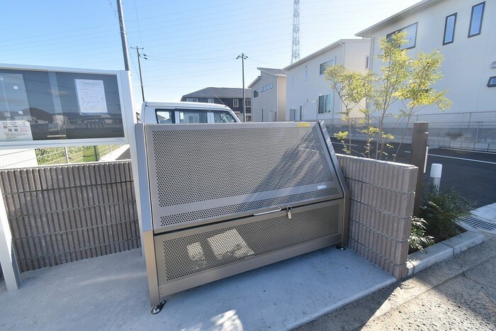 物件内観写真17　(ゴミ庫)