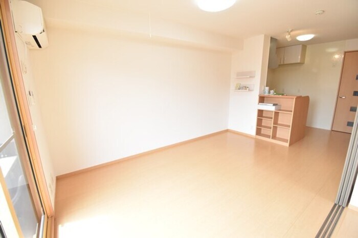 物件内観写真2　(ＬＤＫ１０．５帖)