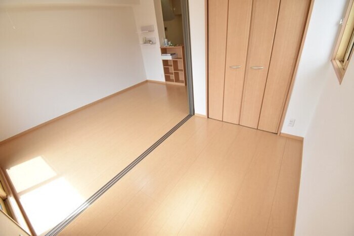 物件内観写真9　(洋室３帖～ＬＤＫ１０．５帖)