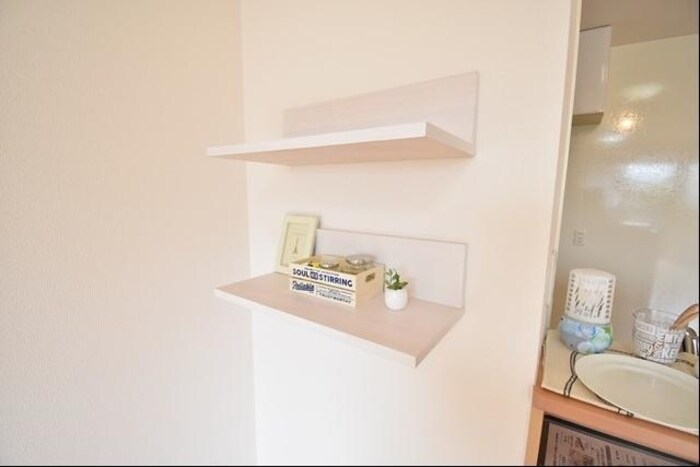 物件内観写真15　(収納棚（ＬＤＫ）)