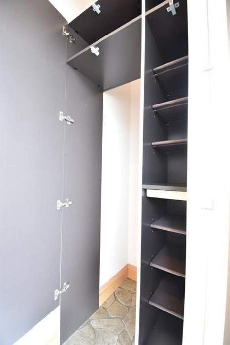 物件内観写真16　(シューズクローク)