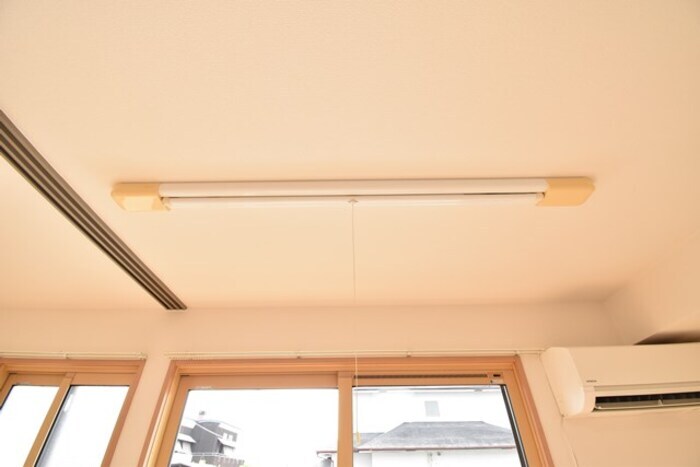 物件内観写真29　(室内物干し)