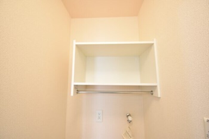 物件内観写真15　(収納棚（室内洗濯機置場）)