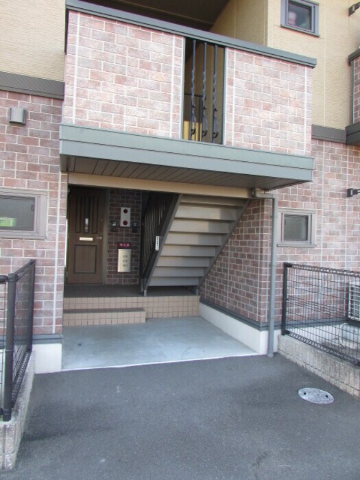 物件外観写真3　(エントランス)