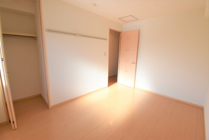 物件内観写真9　(南西洋室６帖)