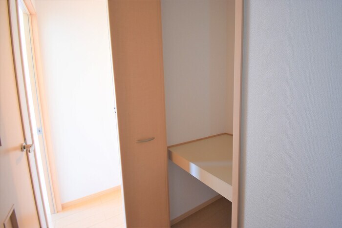 物件内観写真15　(物入)