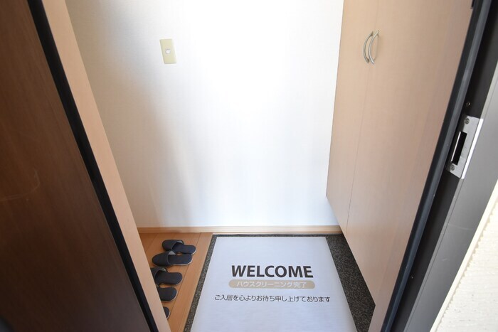 物件内観写真18　(玄関)