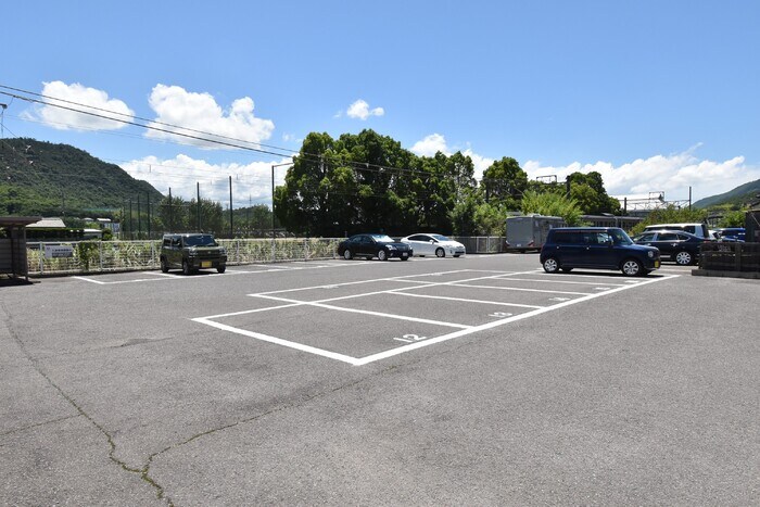 物件外観写真2　(駐車場)