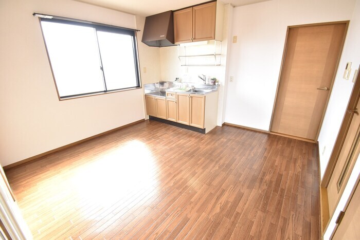 物件内観写真8　(ＤＫ８帖)